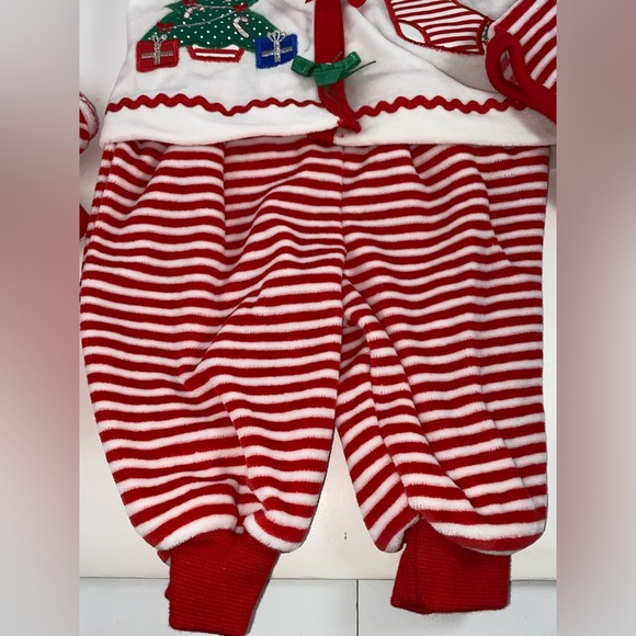 Starting Out My First Christmas 4 Pc Top Leggings Hat Booties Outfit 0-3M NWOT - Picture 5 of 7